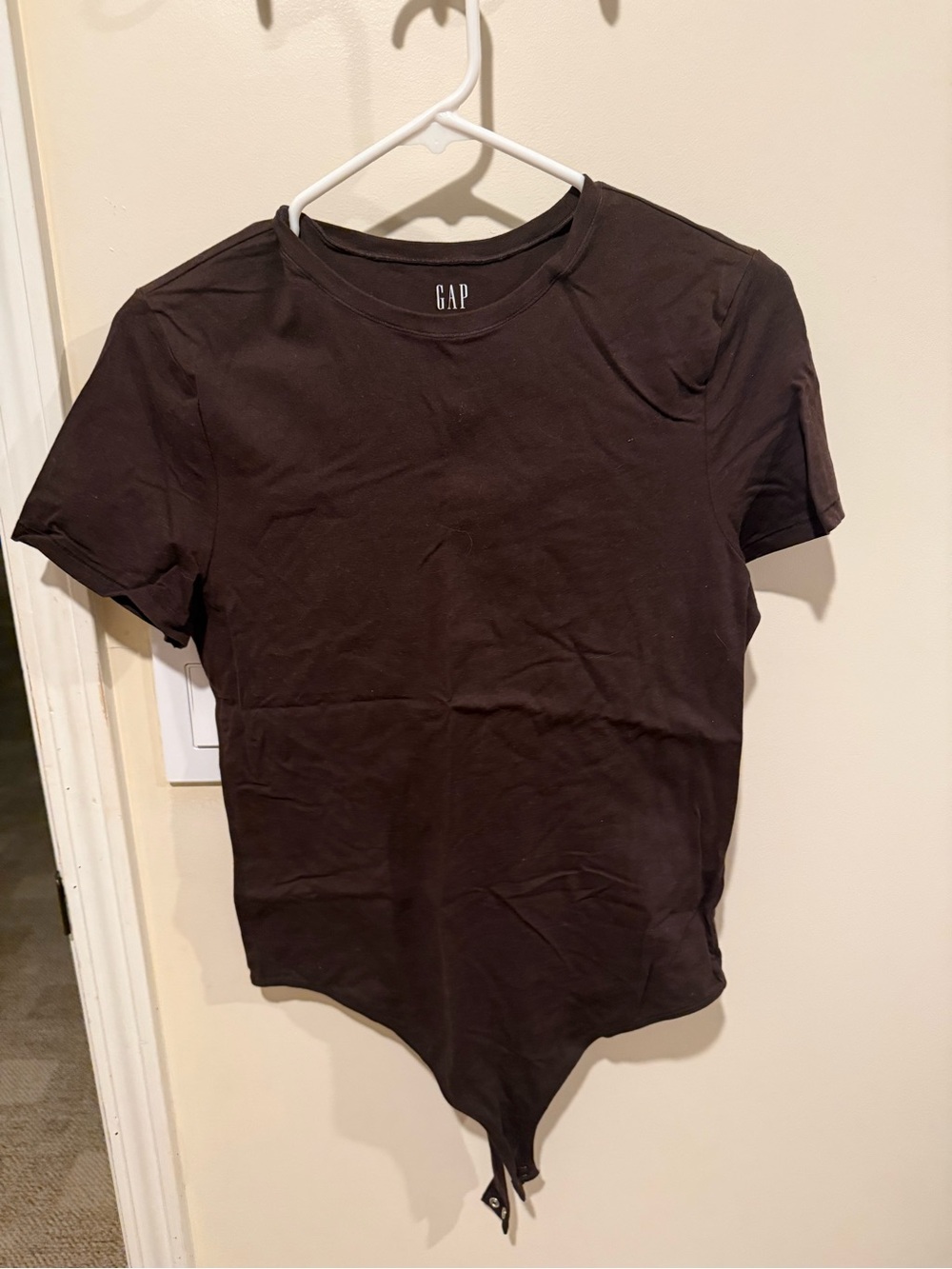GAP Women’s Short Sleeve Bodysuit in Dark Brown